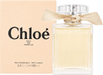 Chloe Eau de Parfum 100ml. Damska woda perfumowana w prążkowanej butelce z kokardą, obok beżowego pudełka Rechargeable.
