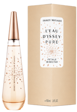 Issey Miyake L'eau D'Issey Pure Petale De Nectar EDT, butelka z różowozłotymi płatkami obok beżowego pudełka, widok z przodu.