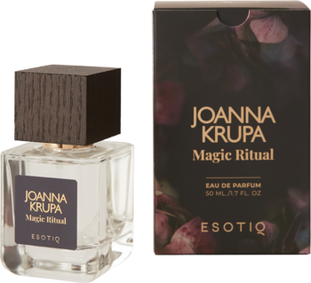 Joanna Krupa Magic Ritual woda perfumowana, butelka z drewnianym korkiem i pudełko z kwiatowym wzorem.