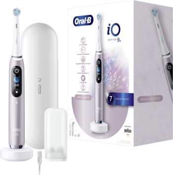 Oral-B iO szczoteczka elektryczna, liliowa, z interaktywnym wyświetlaczem. Widok zestawu z pudełkiem.