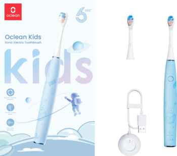 Niebieska szczoteczka Oclean Kids, opakowanie z napisem "kids", akcesoria (2 główki, ładowarka) na białym tle.
