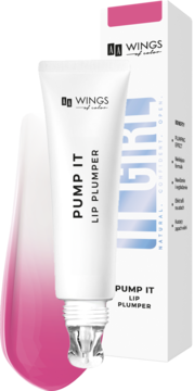 Biała tubka balsamu AA Pump It Lip Plumper z przezroczystym aplikatorem, przed biało-różowym pudełkiem.