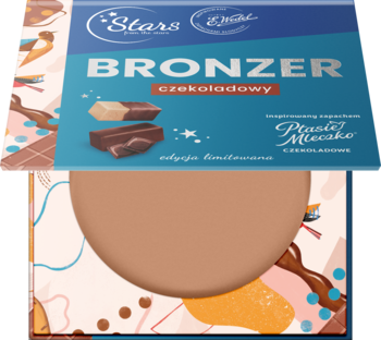 Opakowanie czekoladowego bronzera Stars x E.WEDEL, niebieskie z czekoladkami, z brązowym okrągłym wkładem bronzera.