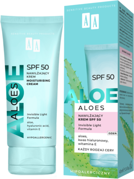 Nawilżający krem do twarzy AA Aloe SPF 50 z aloesem i witaminą E, biała tubka i błękitne pudełko, widok z przodu.
