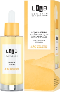 Rozświetlające serum AA LAAB Tetra-C Yuzu Power Serum w szklanej butelce i pomarańczowym pudełku, widok z przodu.