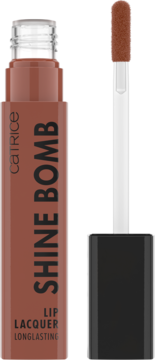 Ciepły brązowy lakier do ust Catrice Shine Bomb, błyszczący, w butelce z wysuniętym aplikatorem.