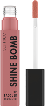 Lakier do ust Catrice Shine Bomb 020 w odcieniu brudnego różu, z wyciągniętym lśniącym aplikatorem.