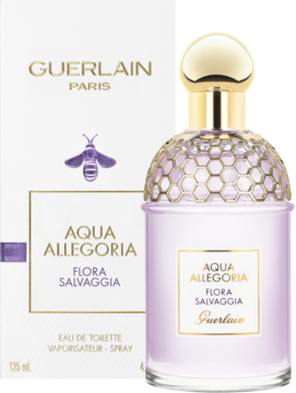 Guerlain Aqua Allegoria Flora Salvaggia EDT w fioletowej butelce z pszczelim wzorem i złotą nakrętką, przed białym pudełkiem.