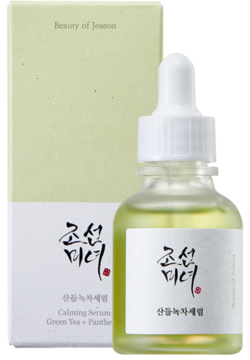 Beauty of Joseon Calming Serum Green Tea + Panthenol w szklanej butelce z zakraplaczem i zielonym pudełkiem.