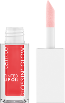 Catrice Glossin' Glow Tinted Lip Oil 020 w otwartej, przezroczystej butelce z czerwonym płynem, obok różowy aplikator.