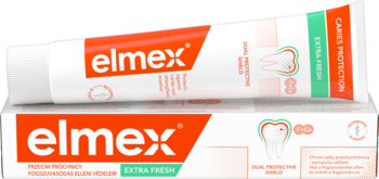 Elmex Caries Protection Extra Fresh, biała pasta w tubce na pudełku, pomarańczowe logo, zielony pasek, pod kątem.
