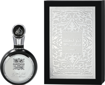 Fakhar Black Lattafa, bursztynowe perfumy męskie. Srebrna butelka i ozdobne czarne pudełko, widok z boku.