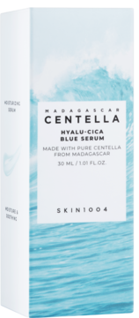 Serum nawilżające Skin1004 Centella Hyalu-Cica Blue, opakowanie białe w fale, widok z przodu, 30ml.