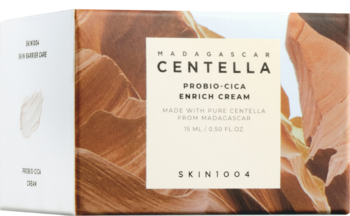 Pudełko Skin1004 Madagascar Centella Probio-Cica Enrich Cream, brązowy wzór, widok z przodu, z kartą.