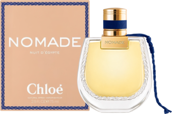 Chloé Nomade Nuit D'Egypte woda perfumowana kwiatowo-bursztynowa, butelka z niebieską wstążką i brzoskwiniowe pudełko.