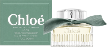 Chloé Rose Naturelle Intense woda perfumowana, zielone pudełko i transparentna ryflowana butelka z zieloną wstążką.