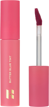 Holika Holika Butter Blur Tint 08 Rich Lychee, różowa tuba z napisem, obok otwarty aplikator z bordowym tintem.