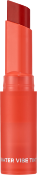 Matowy tint Holika Holika Water Vibe Tint 04 Puddle. Czerwony sztyft w koralowej obudowie, widoczny napis WATER VIBE TINT.