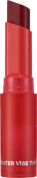 Matowy tint Holika Holika Water Vibe Tint w burgundowym odcieniu, wysunięty sztyft w czerwonej obudowie.