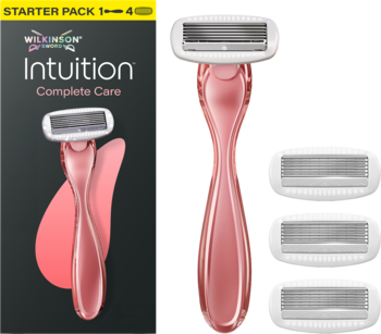 Zestaw Wilkinson Intuition Complete: różowa maszynka z 5 ostrzami i 4 wkładami zapasowymi, widok z przodu.