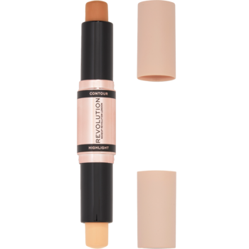 Dwustronny sztyft Revolution Fast Base Contour w odcieniu Medium, z odkrytym jasnym rozświetlaczem.