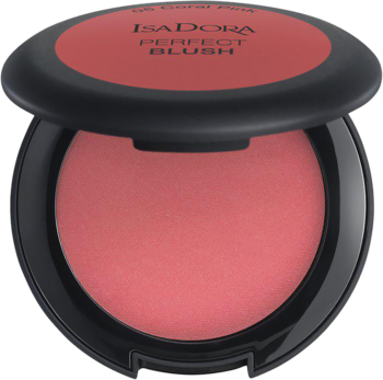 Otwarty pudrowy róż IsaDora Perfect Blush 05 Coral Pink w czarnej kasetce, widok z góry, z delikatnym połyskiem.