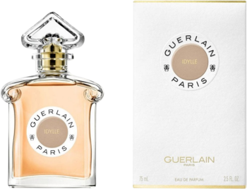 Woda perfumowana Guerlain Idylle: przezroczysty flakon z bursztynowym płynem i białe pudełko z logo. Widok przód.
