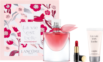 Zestaw Lancôme La Vie Est Belle Intensement: perfumy, czerwona szminka, balsam w białej tubce, różowe pudełko.
