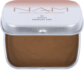 NAM Smart Jelly Bronzer 03 Warm Medium Tan w otwartym srebrnym opakowaniu, widok z góry na brązowy żel.