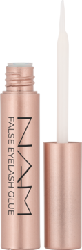 NAM False Eyelash Glue w butelce w kolorze różowego złota, widok z przodu, z wyciągniętym białym aplikatorem.