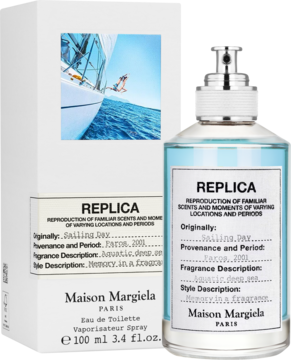 Maison Margiela Replica Sailing Day, świeża woda toaletowa w błękitnej butelce, obok białe pudełko z łodzią.