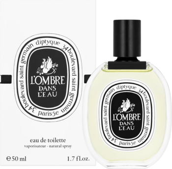 Diptyque L'Ombre Dans L'Eau woda toaletowa 50ml. Okrągła butelka i białe pudełko z logo na ciemnym tle.