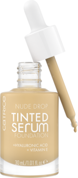 Beżowy podkład-serum Catrice Nude Drop w szklanej butelce z częściowo wyciągniętym aplikatorem-pipetą.