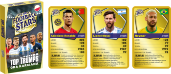 Kolekcjonerskie Top Trumps World Football Stars: złote pudełko i trzy karty piłkarzy (Ronaldo, Messi, Neymar) ze statystykami.