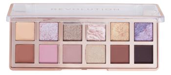 Paletka cieni Revolution Enchanted, 12 pastelowych i neutralnych cieni: matowe i błyszczące róże, fiolety, beże, brązy i złoto. Widok z góry.