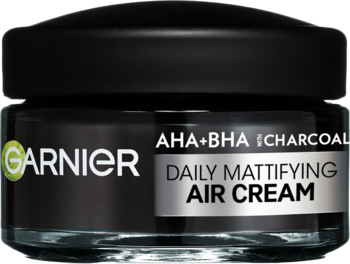 Garnier Daily Mattifying Air Cream z węglem i AHA BHA w czarnym słoiku, widok z przodu, matowe wykończenie.