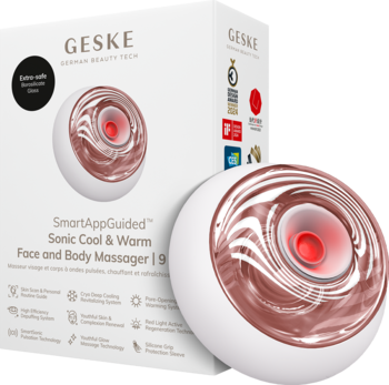 Biały masażer Geske Sonic Cool & Warm 9w1 z aplikacją, z różowo-złotym centrum, widoczny pod kątem obok pudełka.