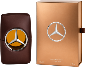 Mercedes-Benz Man Private woda perfumowana: brązowy flakon z metalowym logo i złote pudełko, widok z przodu.