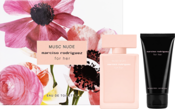 Zestaw Narciso Rodriguez Musc Nude: perfumy 50ml w cielistej butelce, balsam w czarnej tubce, pudełko w kwiaty, na czarnym tle.