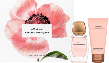 Zestaw Narciso Rodriguez All Of Me: perfumy 50ml i balsam 50ml w różowych opakowaniach, białe pudełko z makiem.