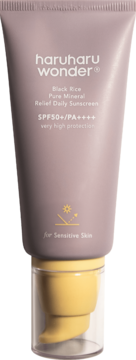 Haruharu Wonder Black Rice Pure Mineral Relief Daily Sunscreen SPF50+ PA++++ w jasnofioletowej tubce z żółtym dozownikiem.