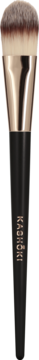Kashōki Flat Foundation Brush 104 z drewnianym uchwytem, miedzianą skuwką i brązowym włosiem, widok z przodu.
