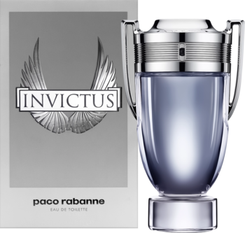 Paco Rabanne Invictus woda toaletowa, butelka w kształcie srebrnego trofeum i szare pudełko z logo, czarne tło.