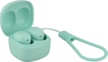Miętowe bezprzewodowe słuchawki douszne w otwartym, zaokrąglonym etui ładującym, obok miętowy silikonowy uchwyt.