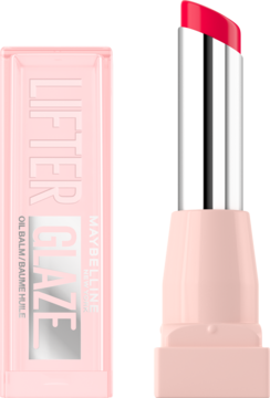 Maybelline Lifter Glaze Cherry Swirl: otwarty błyszczyk z czerwoną sztyftową pomadką i zamknięty balsam, jasnoróżowe opakowanie.