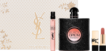 Zestaw YSL Black Opium: duża i mała woda perfumowana, pomadka Nu Muse, na tle beżowego pudełka prezentowego.