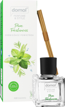 Domol Pure Freshness patyczki zapachowe, białe pudełko i szklana butelka z drewnianymi patykami, widok z przodu.