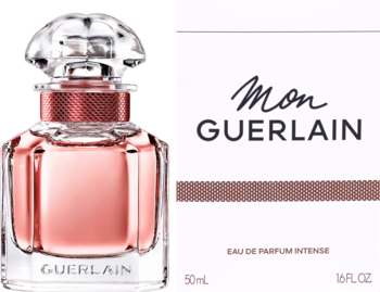 Mon Guerlain Intense perfumy w różowej, fasetowanej butelce z kryształowym korkiem i różowo-białe pudełko.