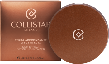 Collistar Silk Effect Bronzing Powder, Ipanema Matte. Brązowy puder w kamieniu obok pudełka. Widok z przodu.