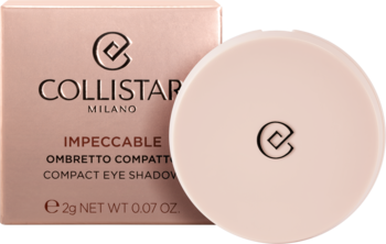 Jasnoróżowy cień do powiek Collistar Impeccable Compact Eye Shadow w okrągłym opakowaniu obok pudełka z widocznym logo.